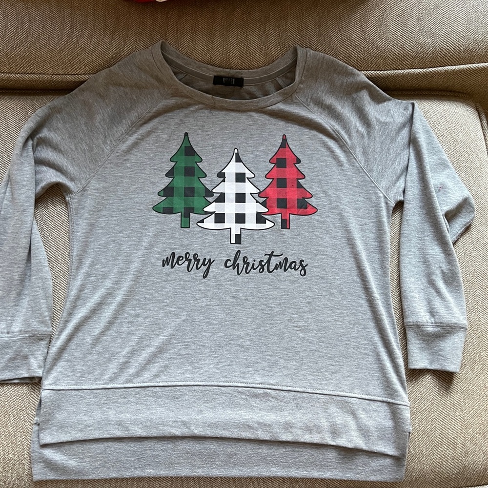 Gray Holiday Sweatshirt Size Large Merry Christmas Buffalo Plaid Tree Design